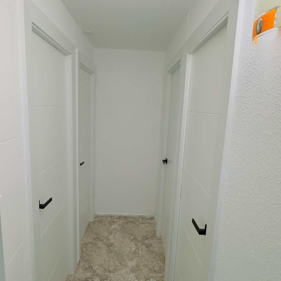 cambio de puertas en l´hospitalet para Eduardo y Miriam 2