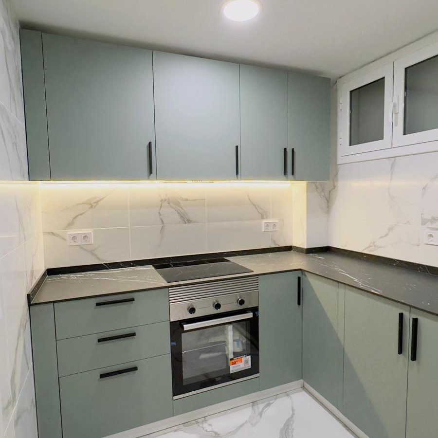 Cocina mobiliario verde selva