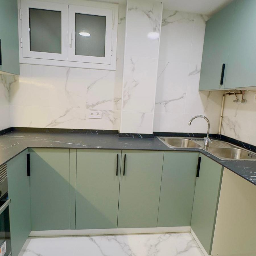 Cocina mobiliario verde selva