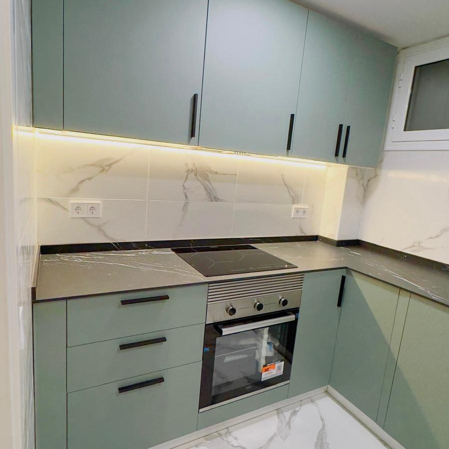 Cocina mobiliario verde selva