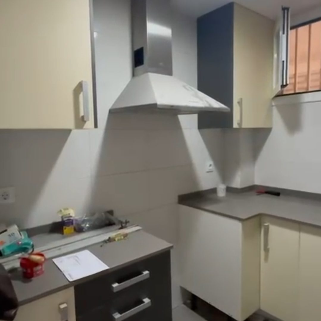 Cocina mobiliario verde selva antes